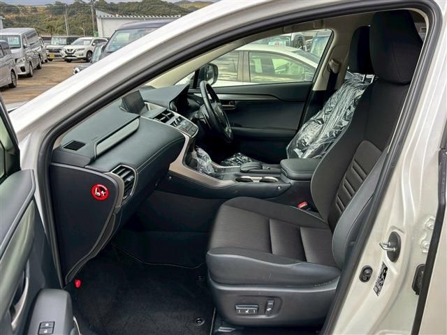 TOYOTA LEXUS NX300H 2016 Image 31