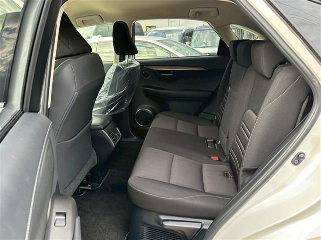 TOYOTA LEXUS NX300H 2016 Image 31