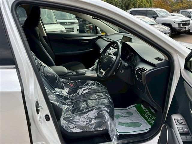 TOYOTA LEXUS NX300H 2016 Image 31