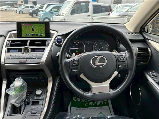 TOYOTA LEXUS NX300H 2016 Image 31