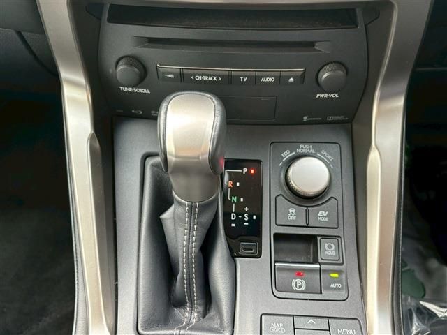 TOYOTA LEXUS NX300H 2016 Image 31