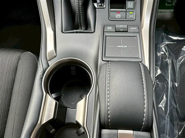 TOYOTA LEXUS NX300H 2016 Image 31