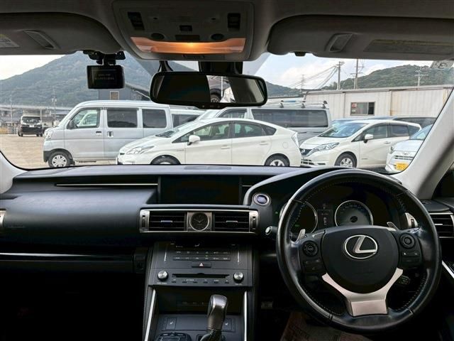 TOYOTA LEXUS IS300H 2015 Image 31