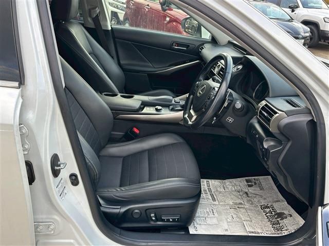 TOYOTA LEXUS IS300H 2015 Image 31