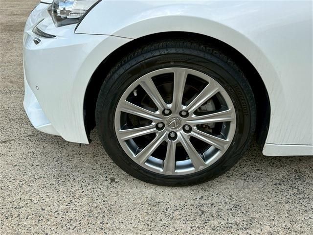 TOYOTA LEXUS IS300H 2015 Image 31
