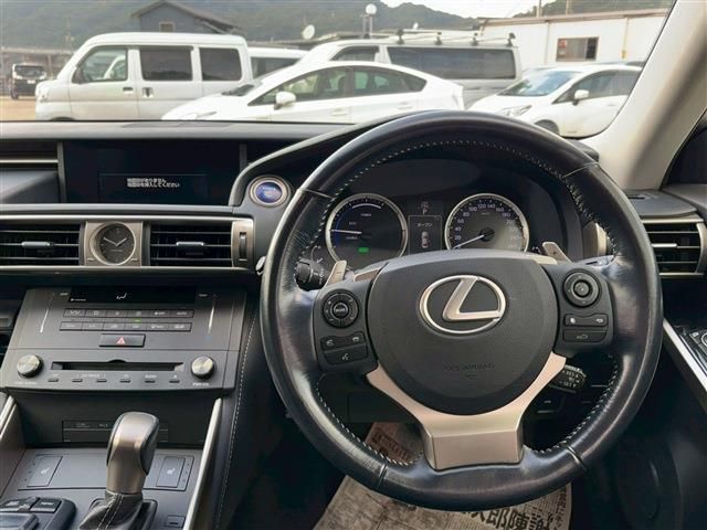 TOYOTA LEXUS IS300H 2015 Image 31