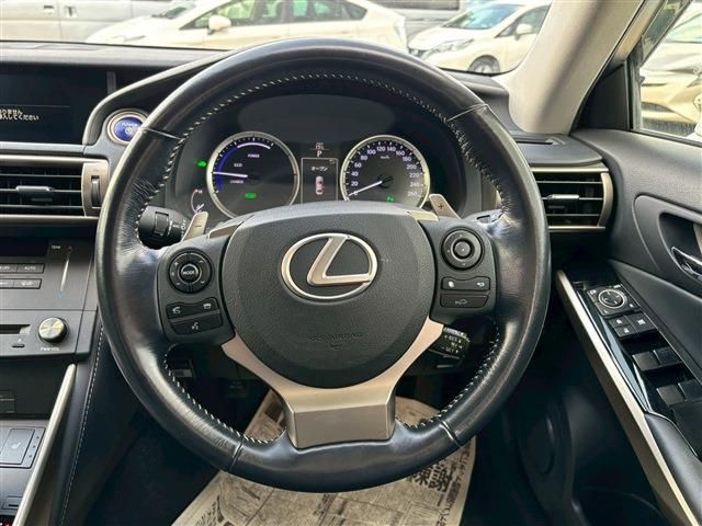 TOYOTA LEXUS IS300H 2015 Image 31