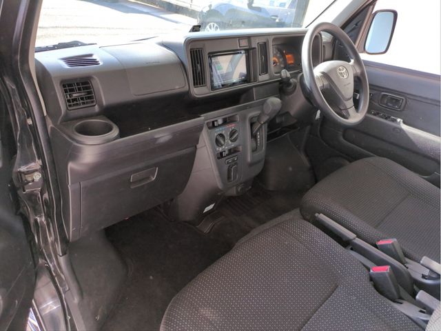 TOYOTA PIXIS VAN 2018 Image 31