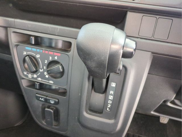 TOYOTA PIXIS VAN 2018 Image 31