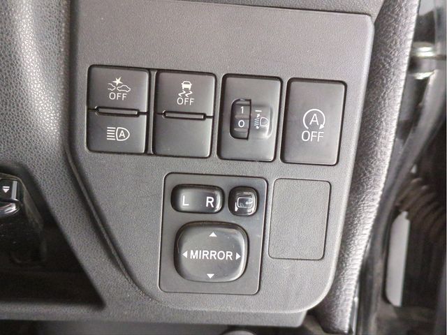 TOYOTA PIXIS VAN 2018 Image 31