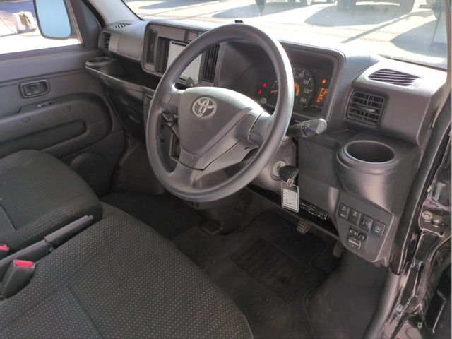 TOYOTA PIXIS VAN 2018 Image 31
