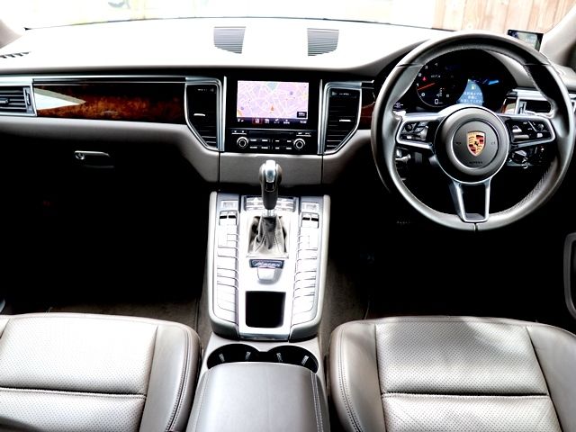 PORSCHE MACAN 2016 Image 31