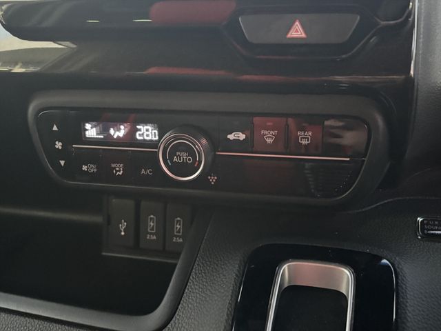 HONDA N BOX CUSTOM 2017 Image 31