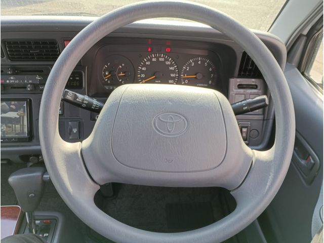 TOYOTA HIACE VAN 2WD 2004 Image 31