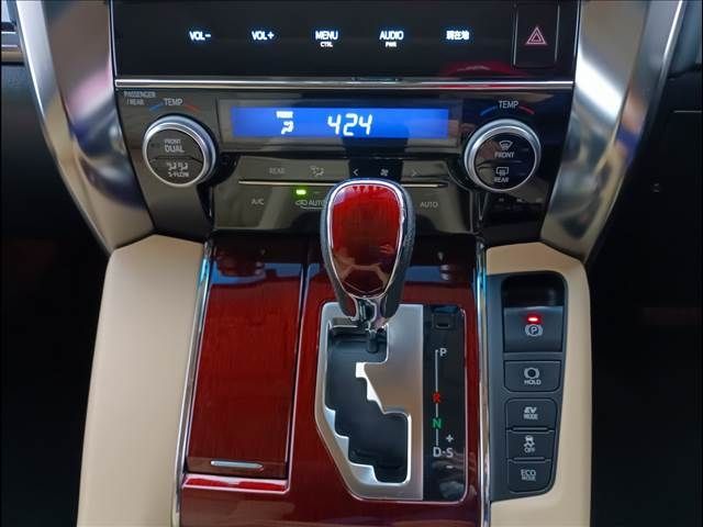 TOYOTA ALPHARD HYBRID 4WD 2017 Image 31