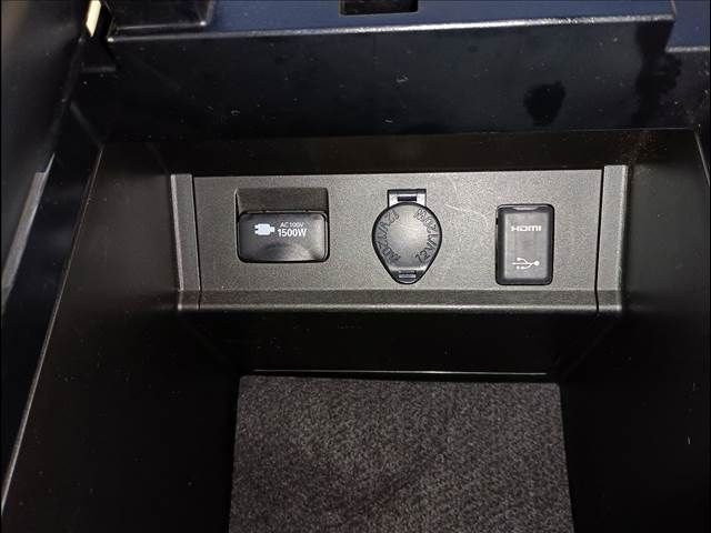 TOYOTA ALPHARD HYBRID 4WD 2017 Image 31