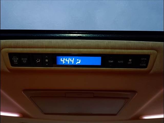 TOYOTA ALPHARD HYBRID 4WD 2017 Image 31