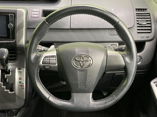 TOYOTA VOXY 2013 Image 31