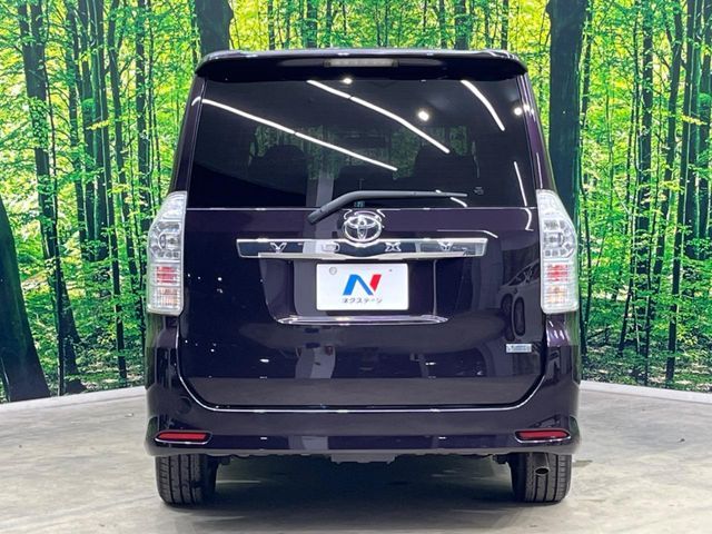 TOYOTA VOXY 2013 Image 31