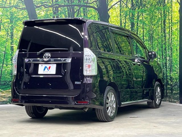 TOYOTA VOXY 2013 Image 31