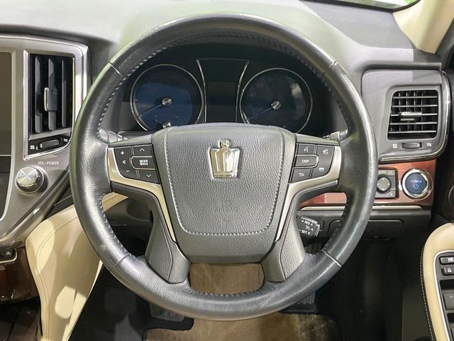 TOYOTA CROWN SEDAN HYBRID 2014 Image 31