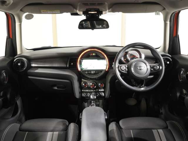 BMW MINI COOPER SD 5DOOR 2018 Image 31