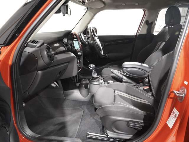 BMW MINI COOPER SD 5DOOR 2018 Image 31