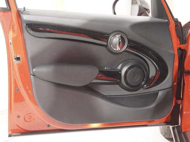 BMW MINI COOPER SD 5DOOR 2018 Image 31