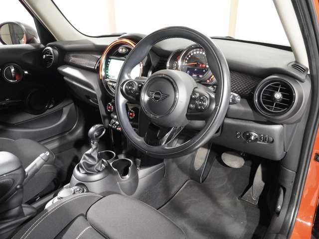 BMW MINI COOPER SD 5DOOR 2018 Image 31