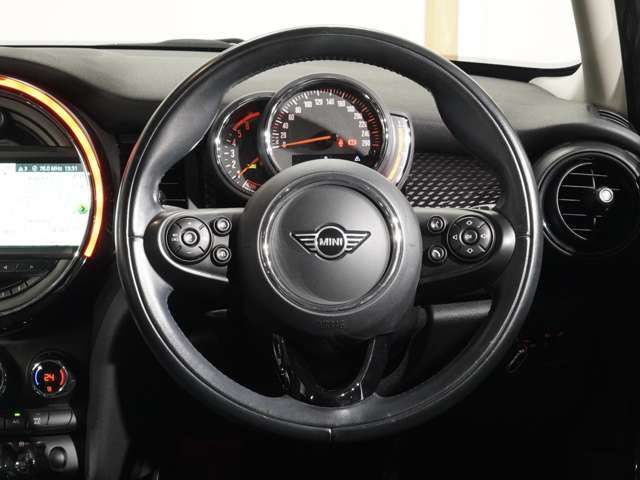 BMW MINI COOPER SD 5DOOR 2018 Image 31