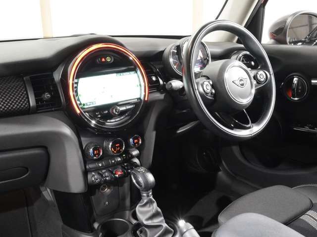 BMW MINI COOPER SD 5DOOR 2018 Image 31