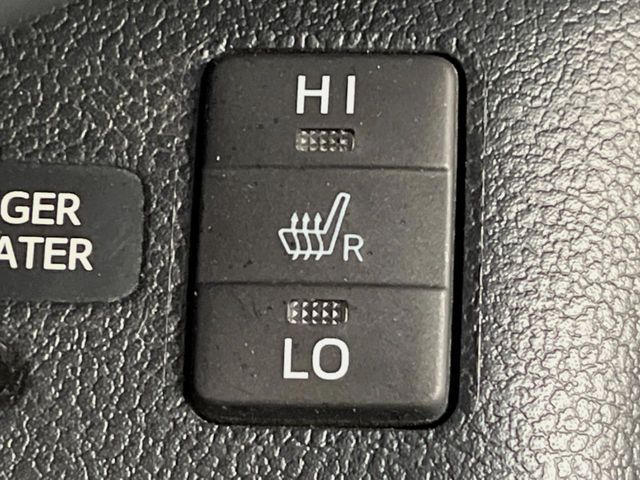 TOYOTA PRIUS PHV 2018 Image 31