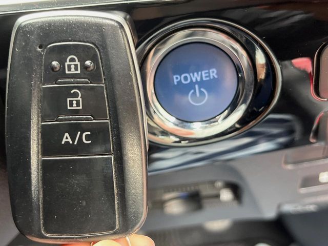 TOYOTA PRIUS PHV 2018 Image 31