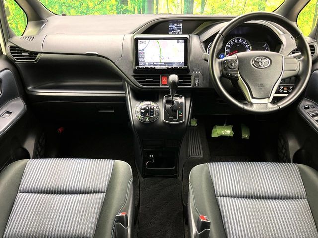 TOYOTA VOXY 2015 Image 31