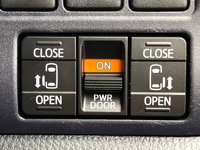 TOYOTA VOXY 2015 Image 31