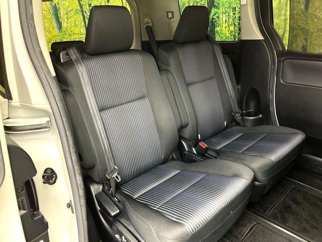 TOYOTA VOXY 2015 Image 31