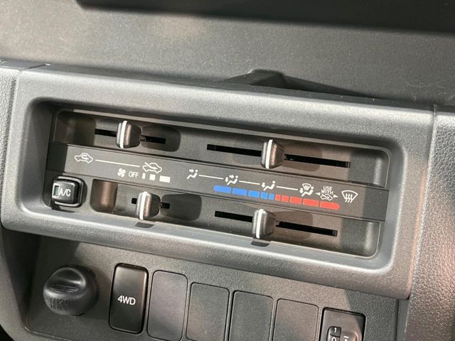 DAIHATSU HIJET TRUCK 4WD 2016 Image 31