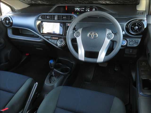 TOYOTA AQUA 2015 Image 31