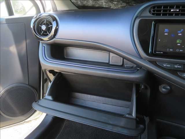 TOYOTA AQUA 2015 Image 31