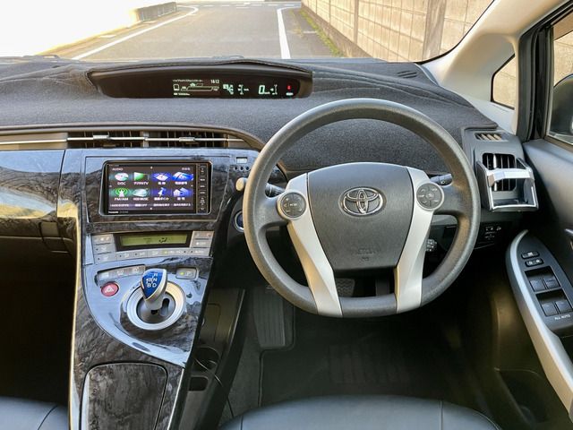 TOYOTA PRIUS 2013 Image 31