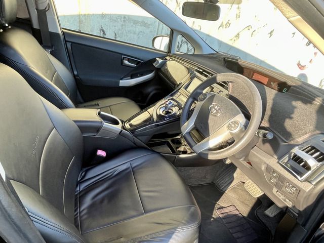 TOYOTA PRIUS 2013 Image 31