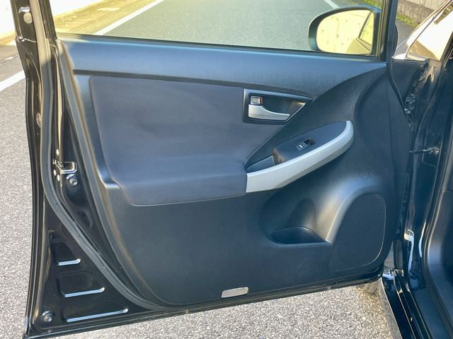 TOYOTA PRIUS 2013 Image 31