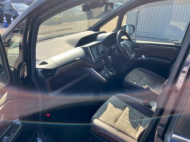 TOYOTA ESQUIRE 2018 Image 31