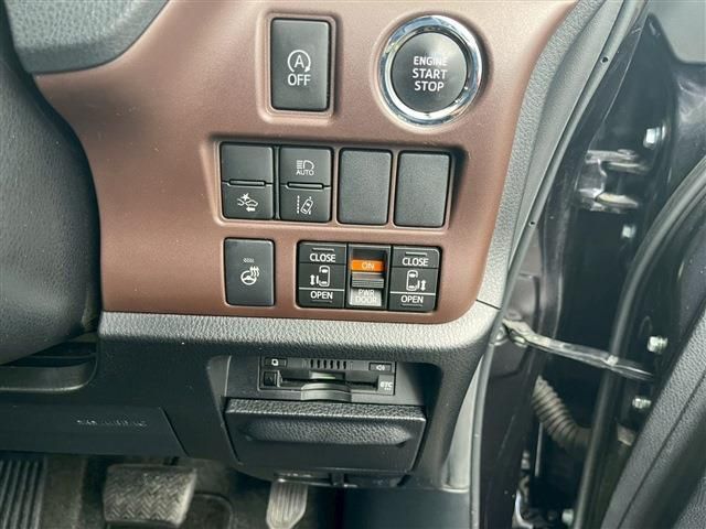 TOYOTA ESQUIRE 2018 Image 31