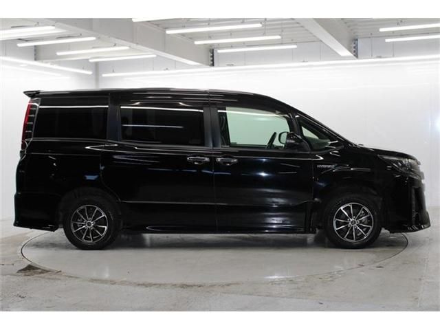 TOYOTA NOAH HYBRID 2018 Image 31