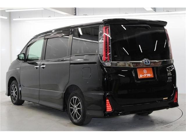 TOYOTA NOAH HYBRID 2018 Image 31