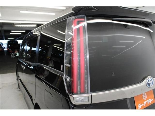 TOYOTA NOAH HYBRID 2018 Image 31