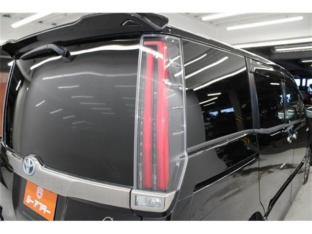 TOYOTA NOAH HYBRID 2018 Image 31