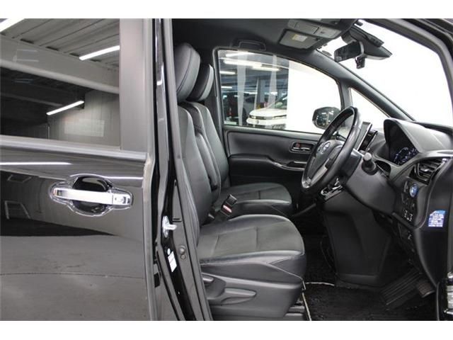 TOYOTA NOAH HYBRID 2018 Image 31