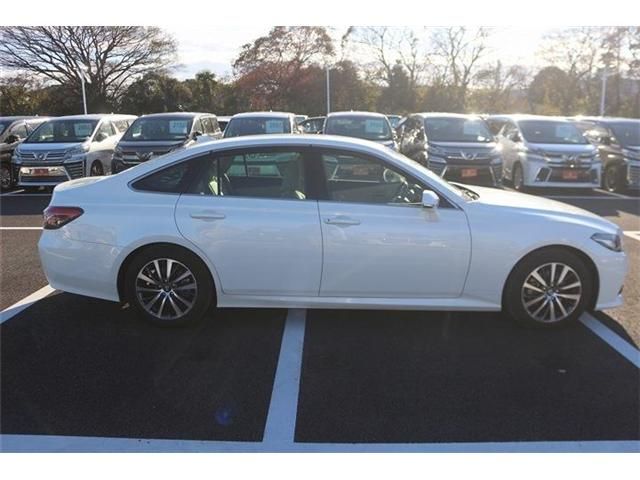 TOYOTA CROWN SEDAN HYBRID 2019 Image 31